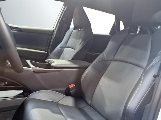 Vehicle image 9 Vehicle image 9