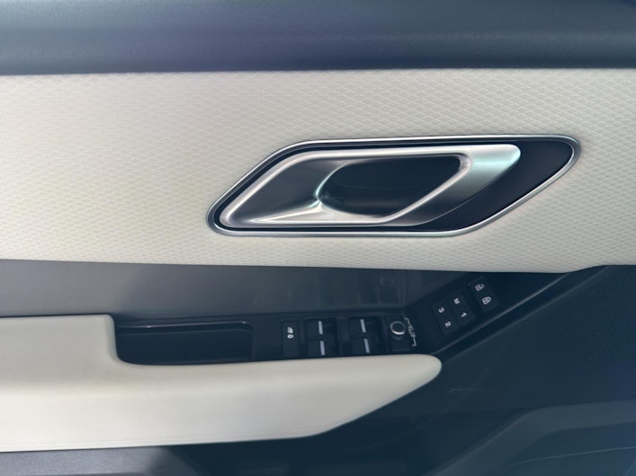 Vehicle image LAND ROVER RANGE ROVER VELAR