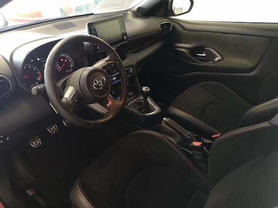 Vehicle image 6