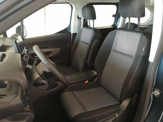 Vehicle image 5 Vehicle image 5