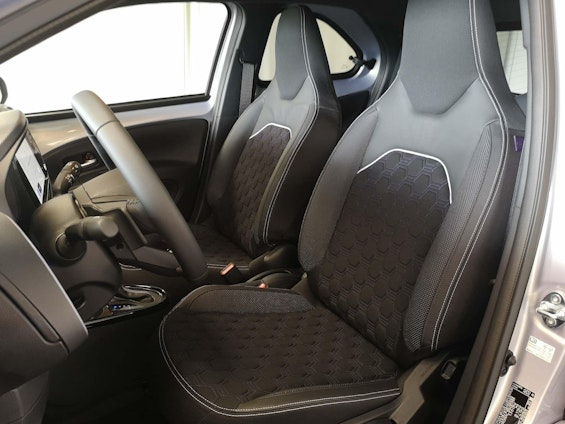 Vehicle image 5 Vehicle image 5