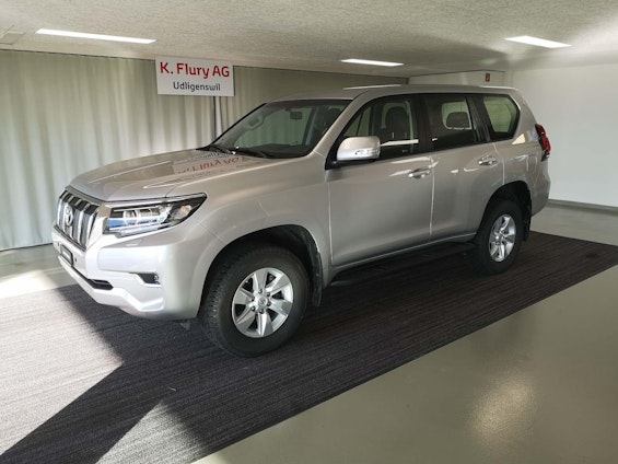 First vehicle image