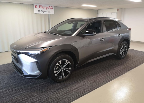 First vehicle image First vehicle image