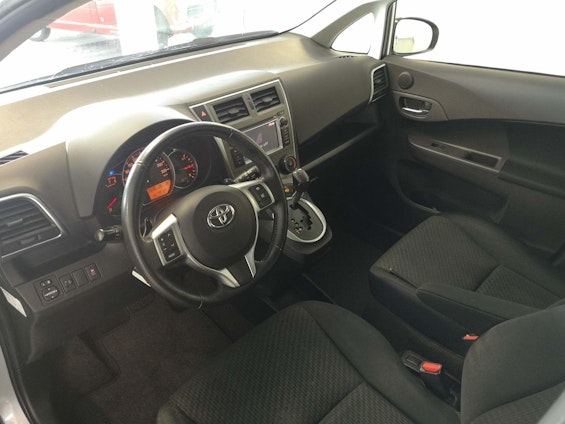 Vehicle image 5