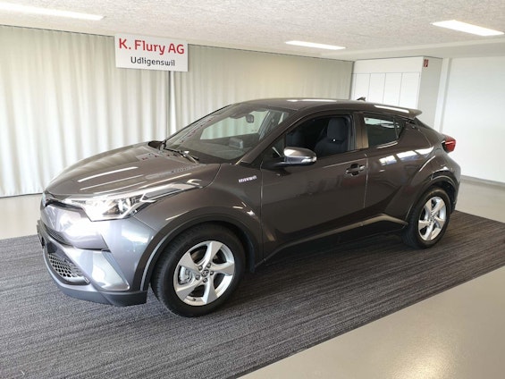 First vehicle image
