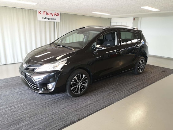 First vehicle image