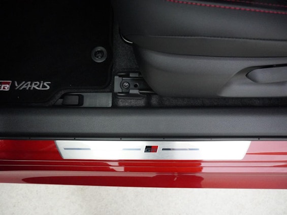 Vehicle image 19 Vehicle image 19