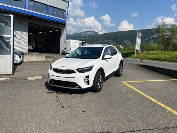 First vehicle image