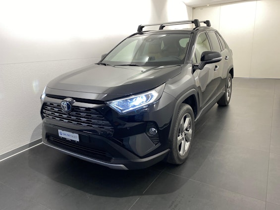 First vehicle image