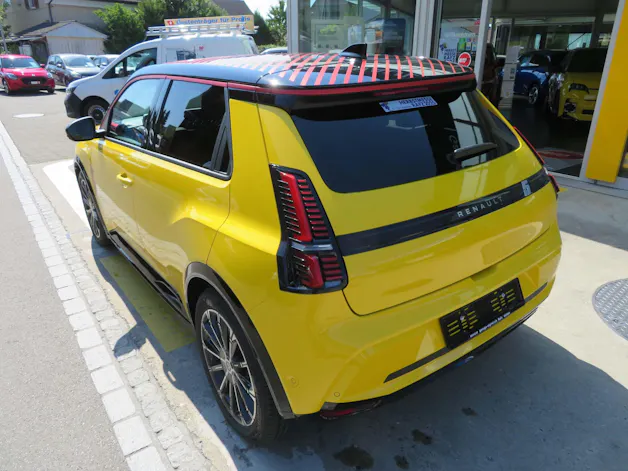 Renault 5 E-Tech Comfort Range iconic five