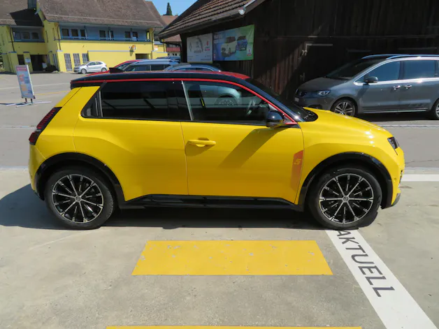 Renault 5 E-Tech Comfort Range iconic five