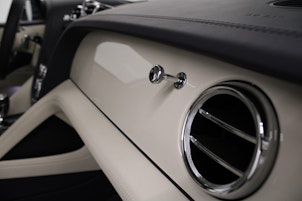 Vehicle image BENTLEY Bentayga 4.0 V8 Atelier Edition