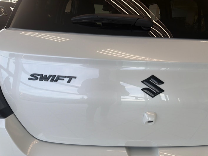 immagine del veicolo SUZUKI SWIFT
