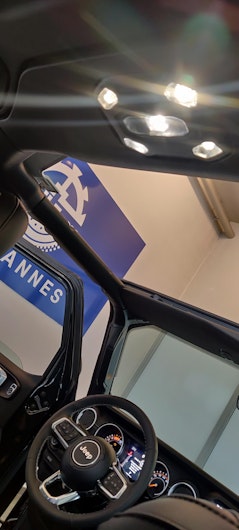 Vehicle image JEEP GLADIATOR