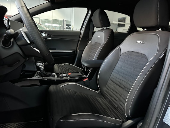 Vehicle image 9 Vehicle image 9