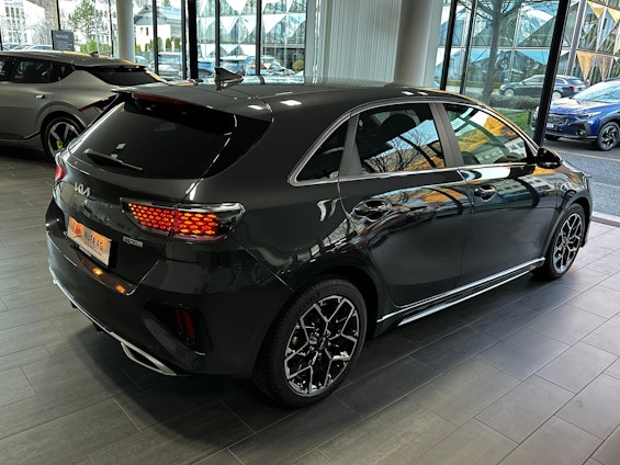 Vehicle image 4 Vehicle image 4