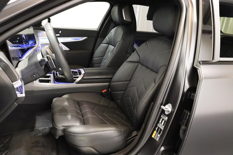 Vehicle image BMW i7