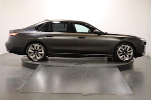Vehicle image BMW i7 xDrive60