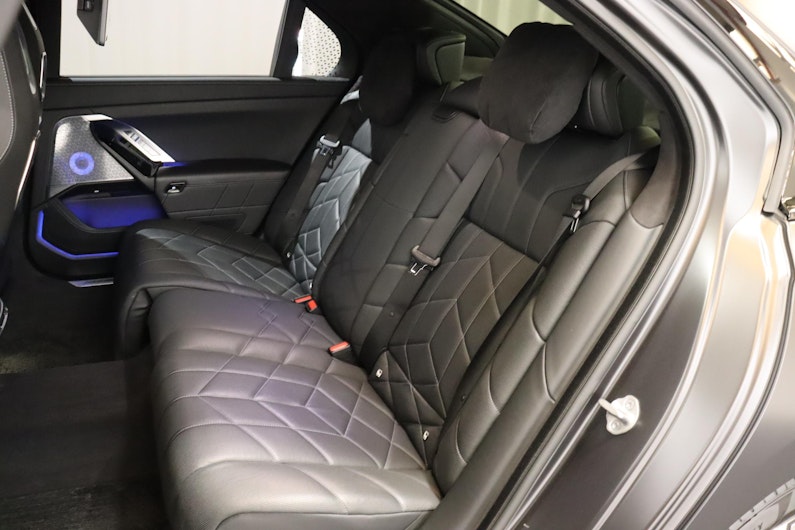 Vehicle image BMW i7