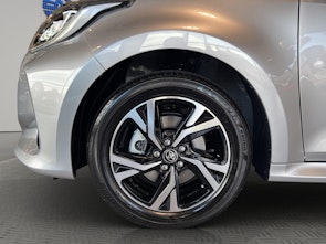 Vehicle image TOYOTA Yaris 1.5 VVT-i HSD Trend