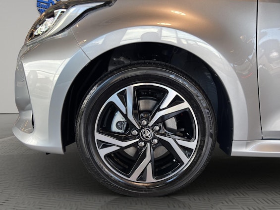 Vehicle image 8 Vehicle image 8