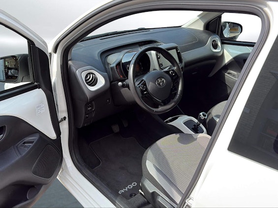 Vehicle image 7
