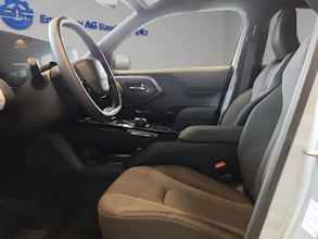 https://vehicle.imgix.net/3938240/c7d8a68a-1675-4cd0-be24-ca11b8ef2f3f.jpg