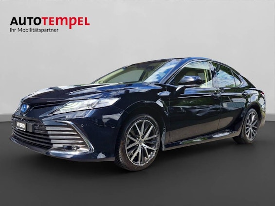 First vehicle image