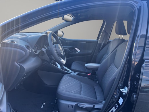 TOYOTA Yaris 1.5 VVT-i HSD Comfort 1