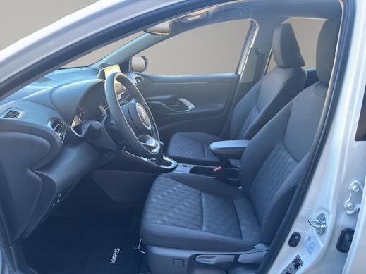 TOYOTA Yaris 1.5 VVT-i HSD Comfort 1