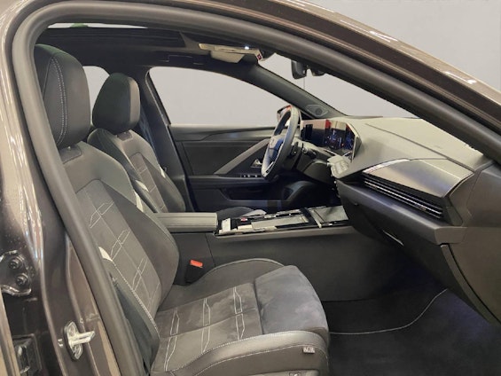 Vehicle image 10 Vehicle image 10