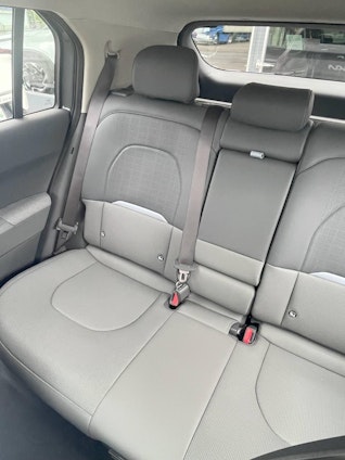 Vehicle image 4 Vehicle image 4