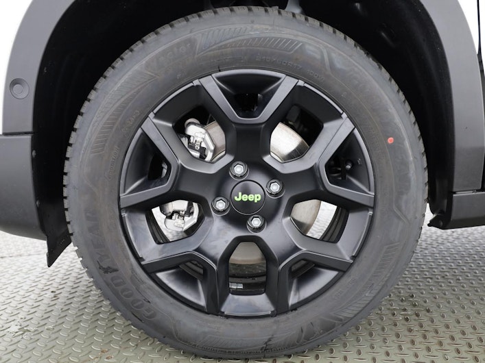 Vehicle image JEEP AVENGER