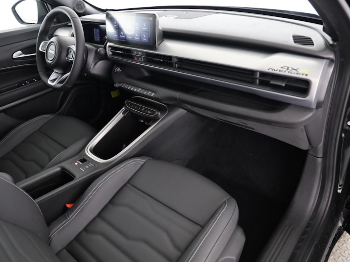 Vehicle image JEEP AVENGER