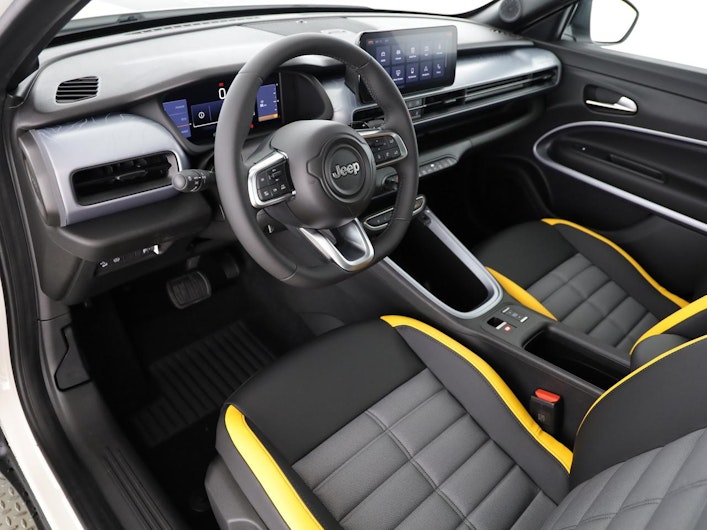 Vehicle image JEEP AVENGER