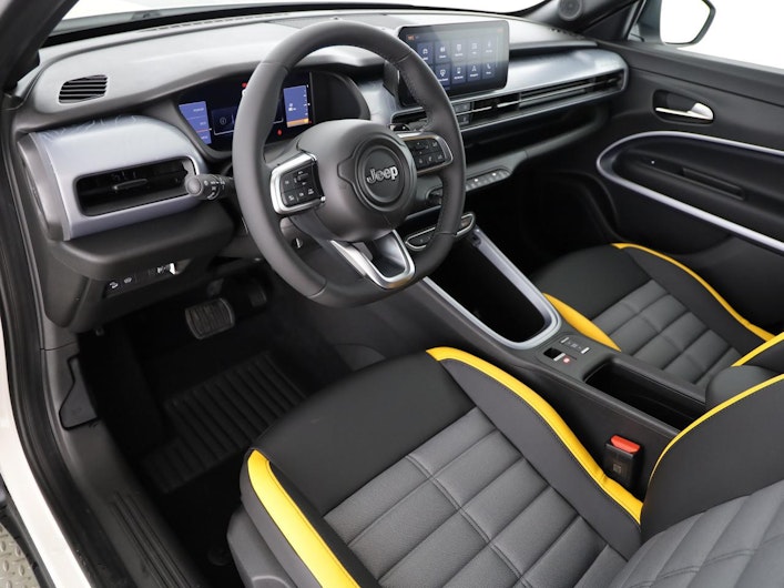 Vehicle image JEEP AVENGER