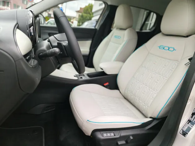Fiat 600 1.2 Hybrid 136 La Prima Bicolore