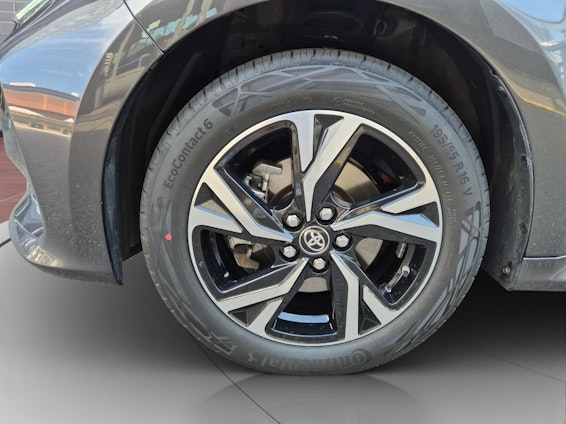 Vehicle image 6