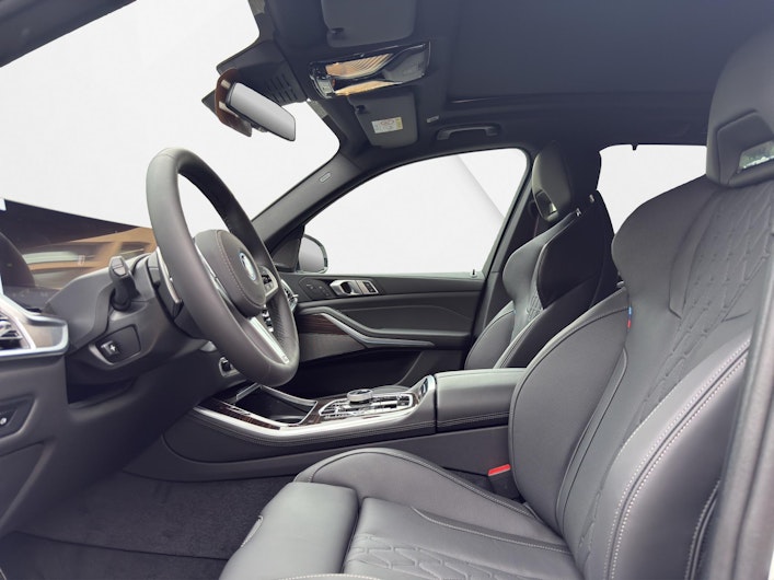 Vehicle image BMW X5