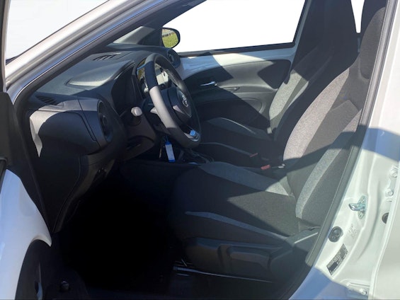 Vehicle image 4 Vehicle image 4