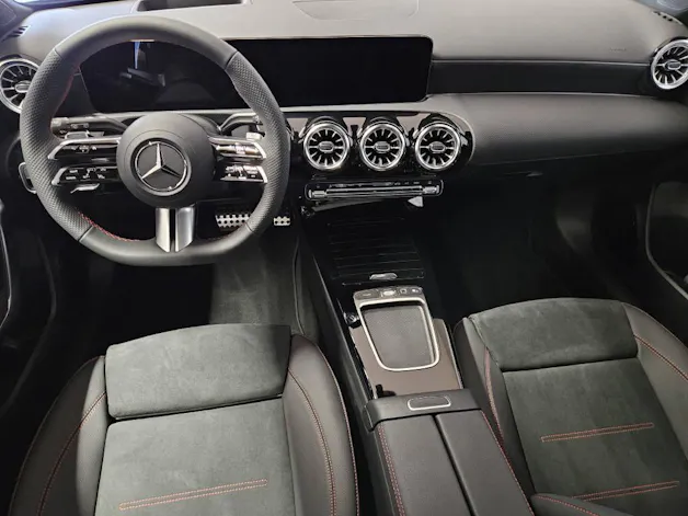 Mercedes-Benz A 220 4Matic AMG Line