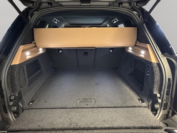 Vehicle image 14 Vehicle image 14