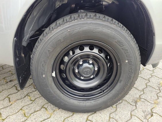 Vehicle image 13 Vehicle image 13