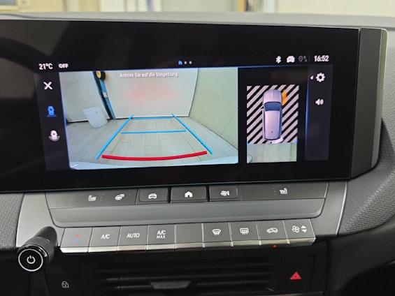 Vehicle image 13 Vehicle image 13