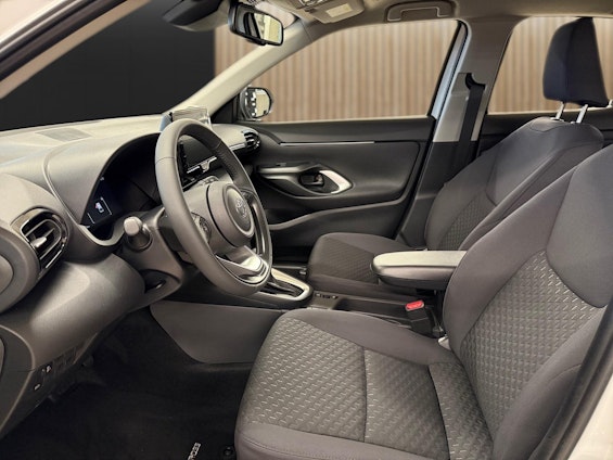 Vehicle image 10