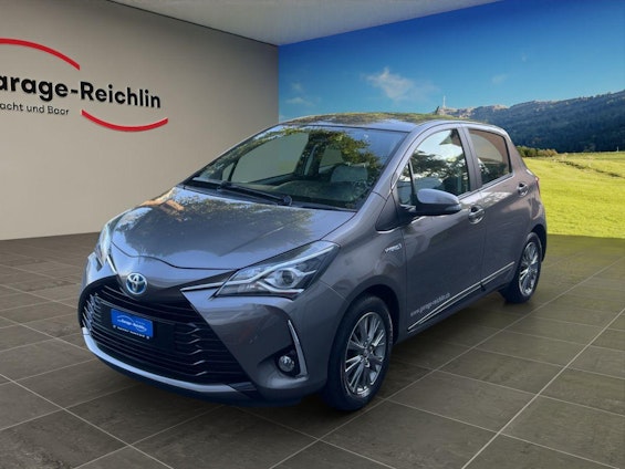 First vehicle image