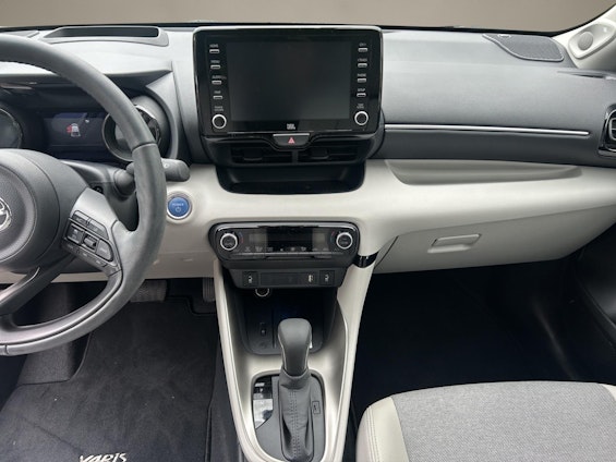 Vehicle image 10