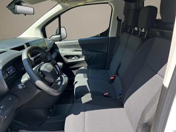 Vehicle image 9 Vehicle image 9