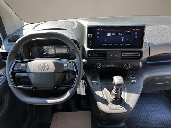 Vehicle image 13 Vehicle image 13