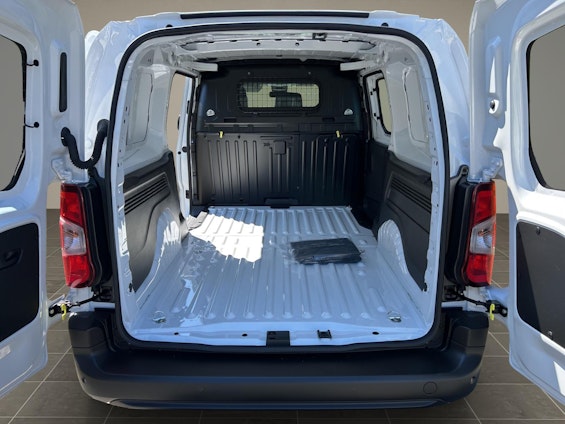 Vehicle image 14 Vehicle image 14